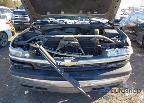 2000 Chevrolet Silverado 1500 Ls z USA, uszkodzony, nr VIN 1GCEK19V3YE417485